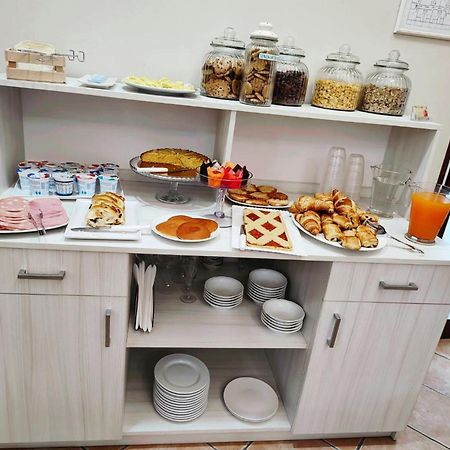Hotel Piscina La Suite Prossedi Екстер'єр фото