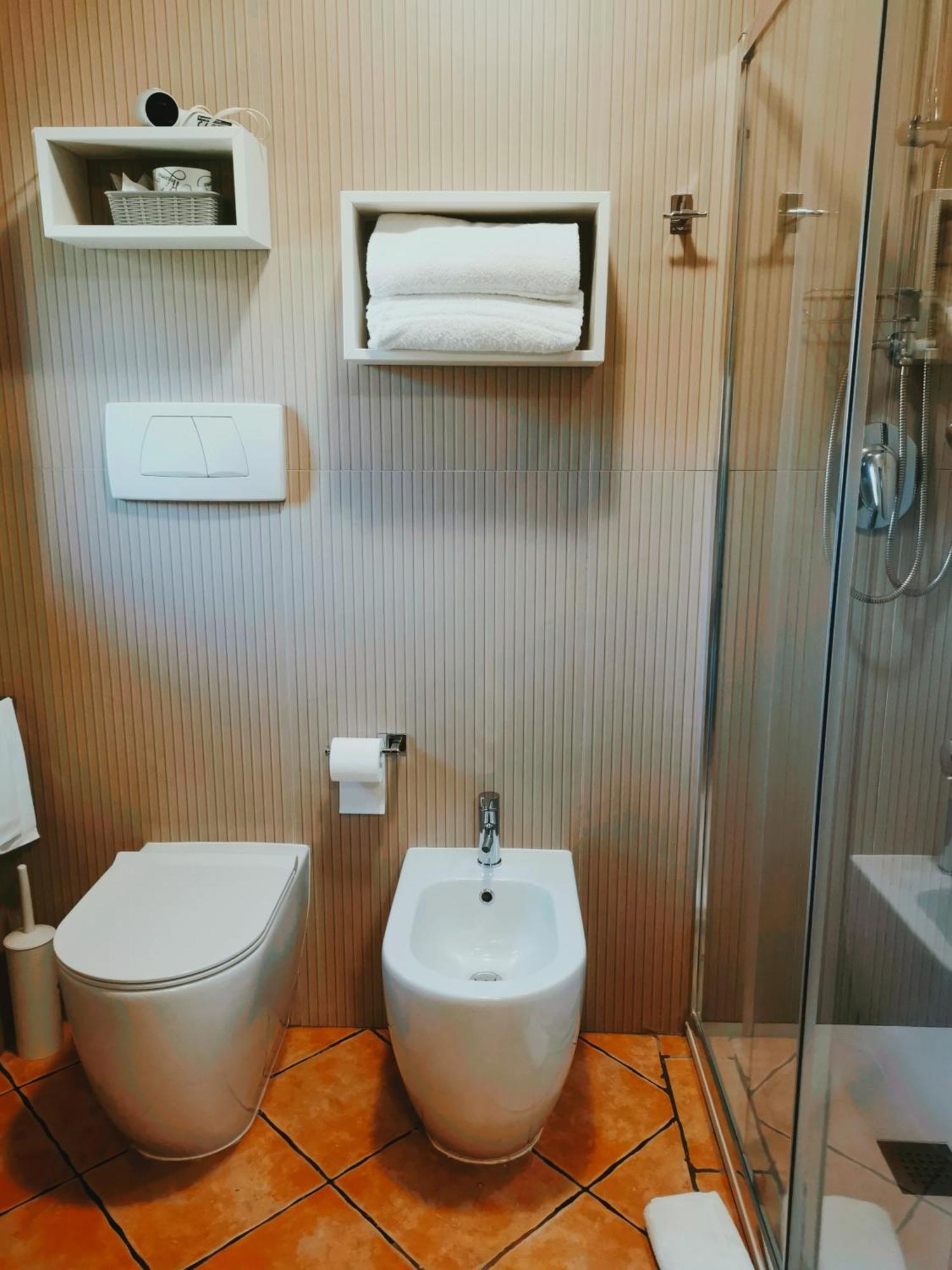 Hotel Piscina La Suite Prossedi Екстер'єр фото